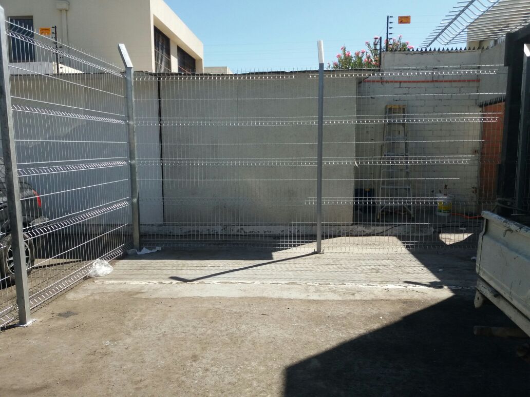 INSTALACIÓN CERCO Y PORTONES ACMAFOR