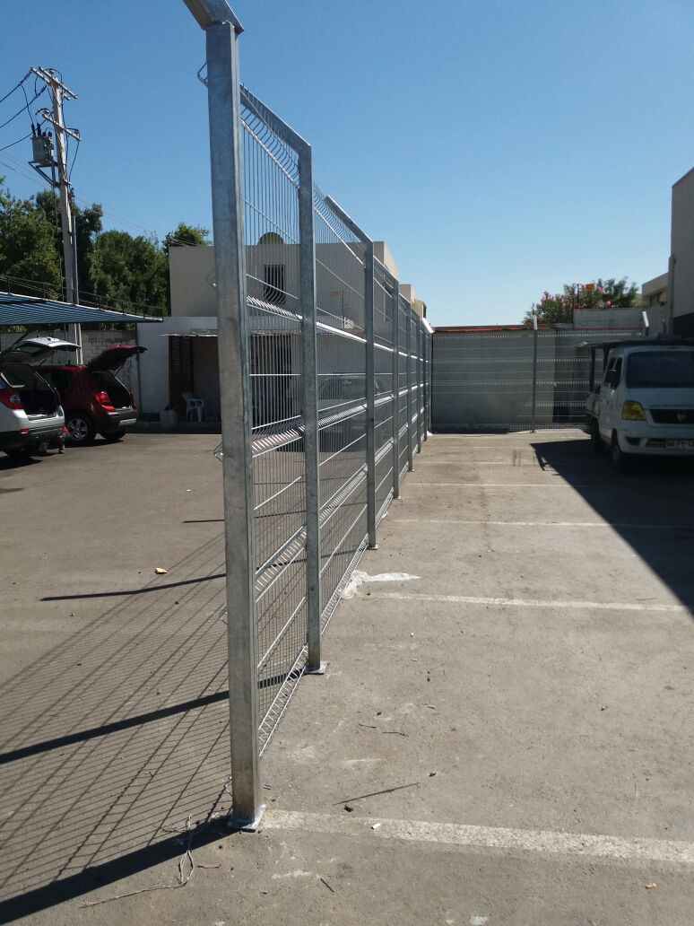 INSTALACIÓN CERCO Y PORTONES ACMAFOR
